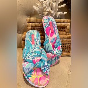 Lilly Pulitzer Lounge Slippers Sze Sm-M w/ memory foam